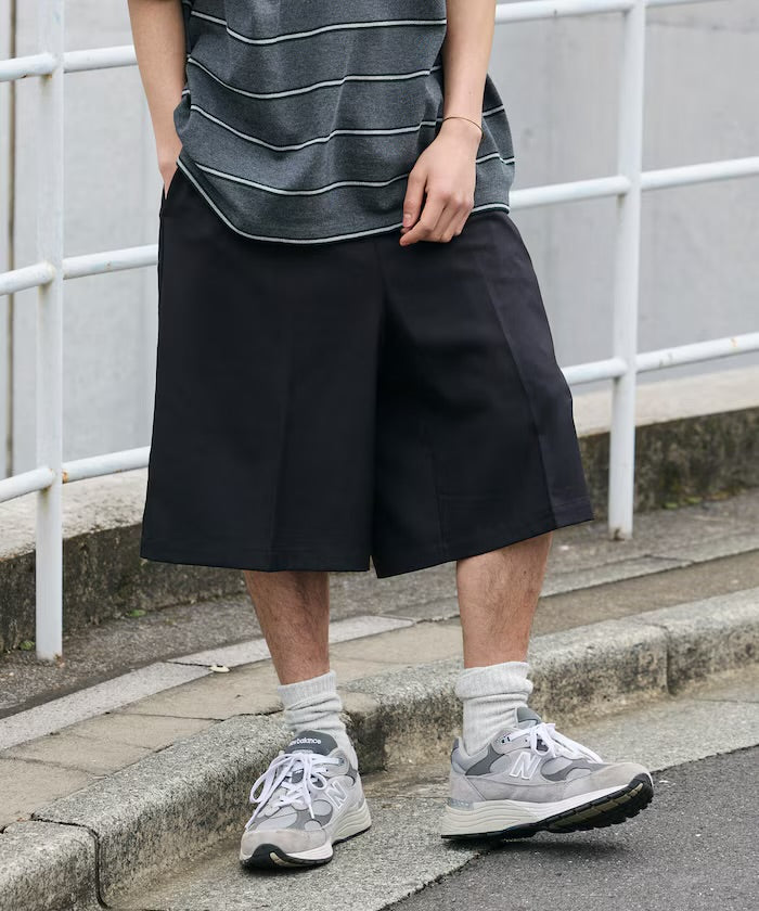 FREAK'S STORE
1 Tuck Buggy Silhouette Slacks Shorts