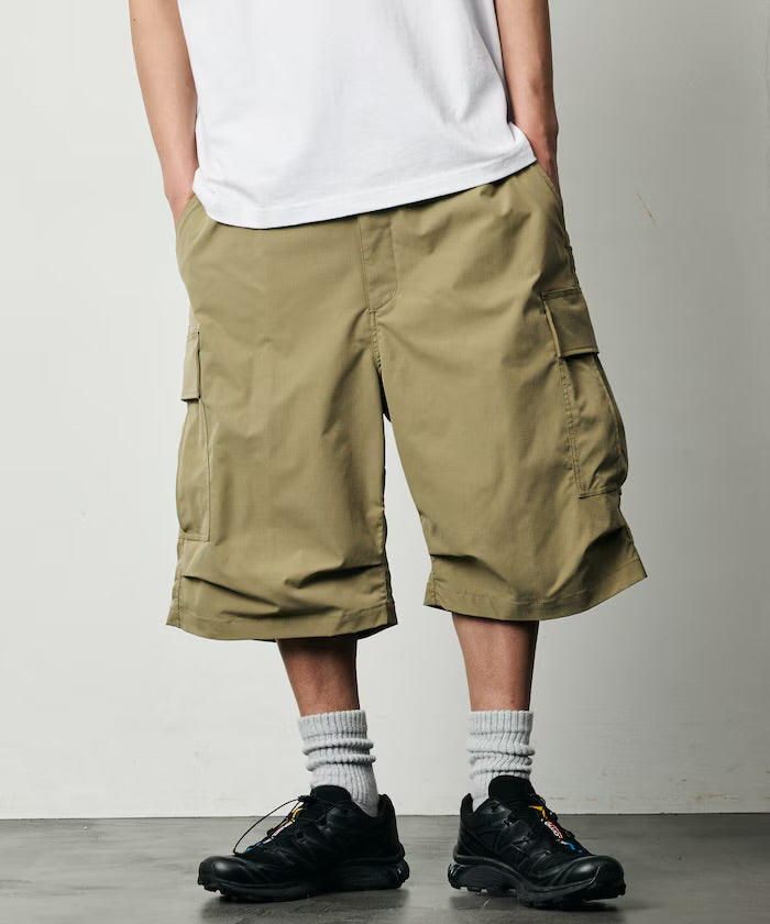 FREAK'S STORE
Quick Dry Fabric Wide-fit Poly Rip-cloth Short Cargo Pants