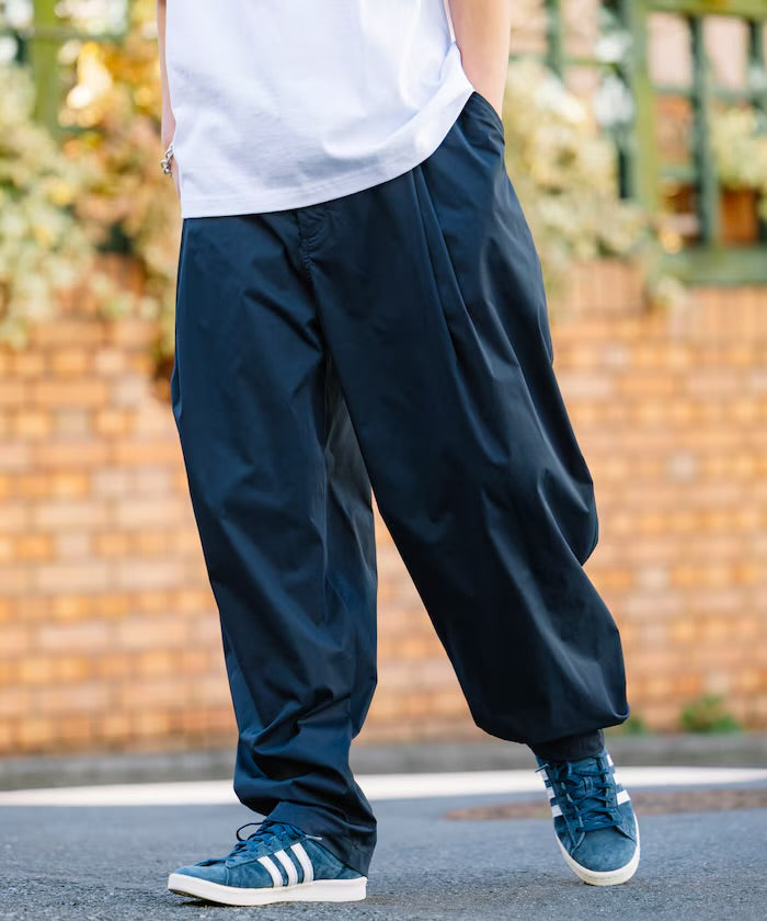 FREAK'S STORE
Easy Care Fabric Wide Silhouette Double Tuck Slacks