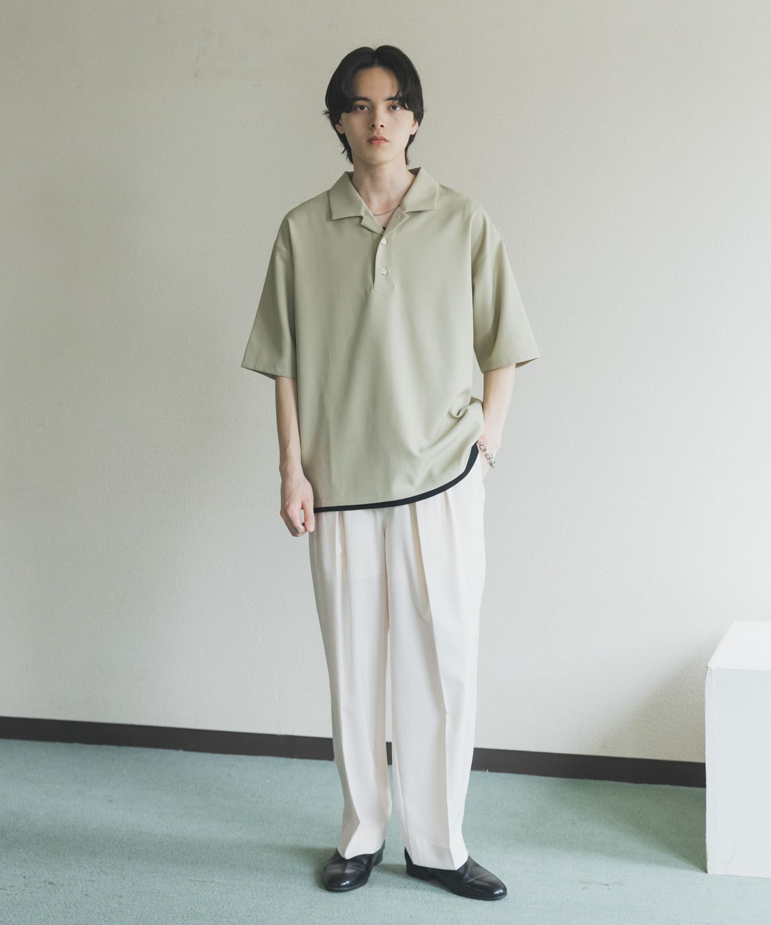 Urban Research SENSE OF PLACE
High Twist Pullover Short Sleeve Shirt