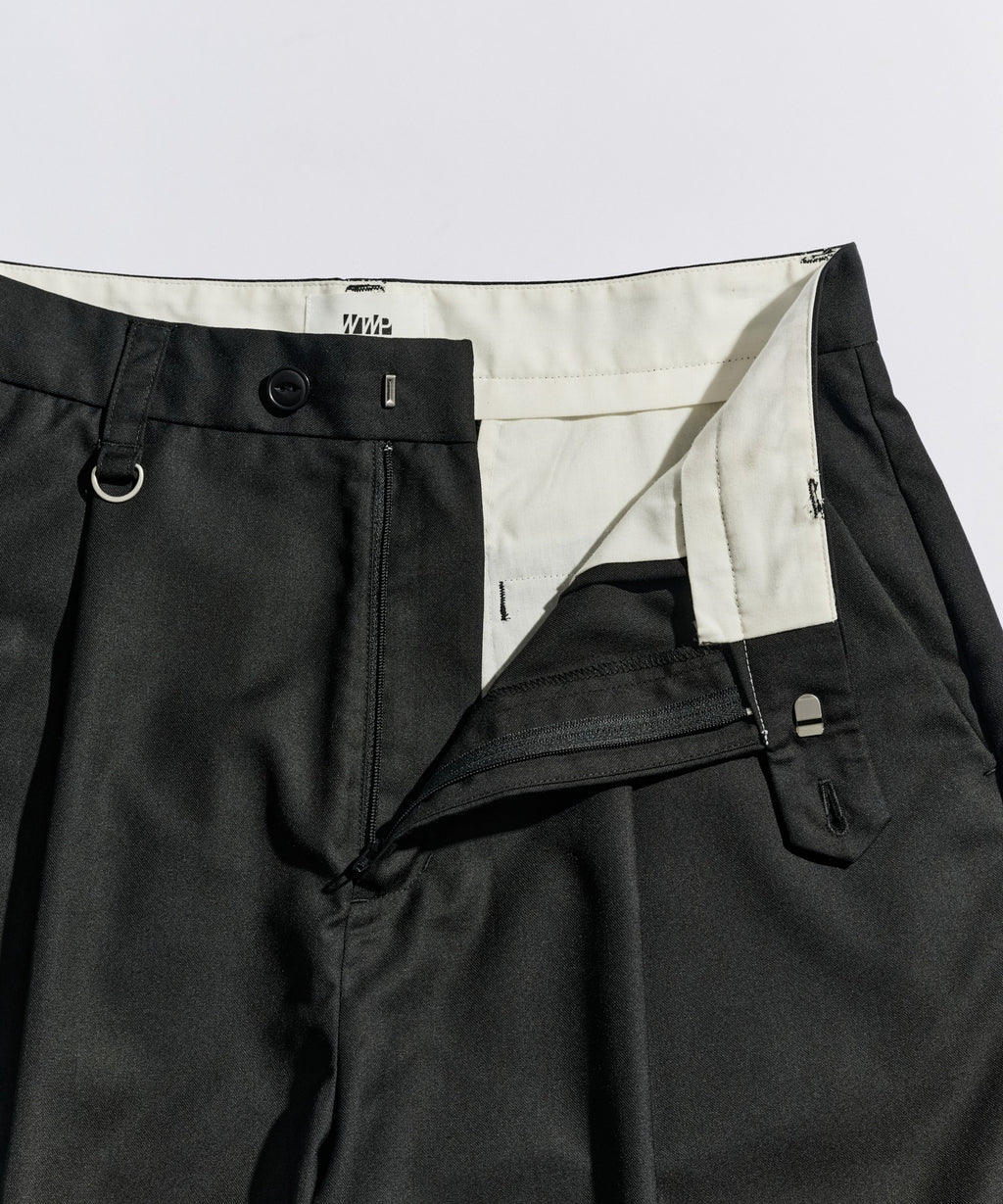 WETTEMPT
FUNCTIONAL 1 TUCK HALF SLACKS