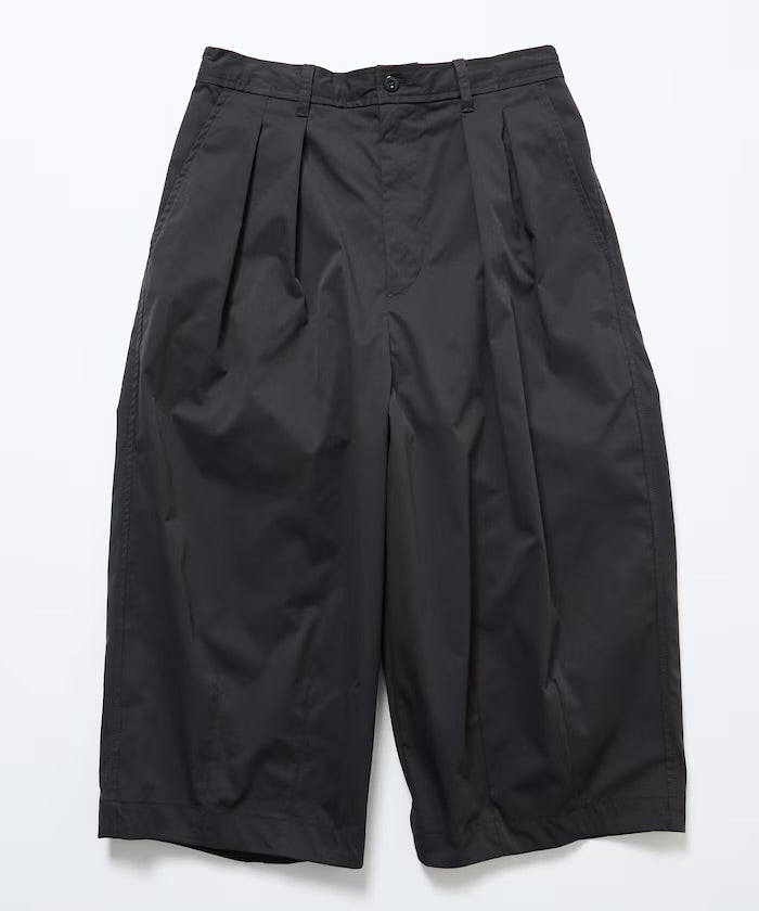 FREAK'S STORE
Easy Care Fabric Wide-leg Two-pleat Three-quarter Length Barrel Shorts