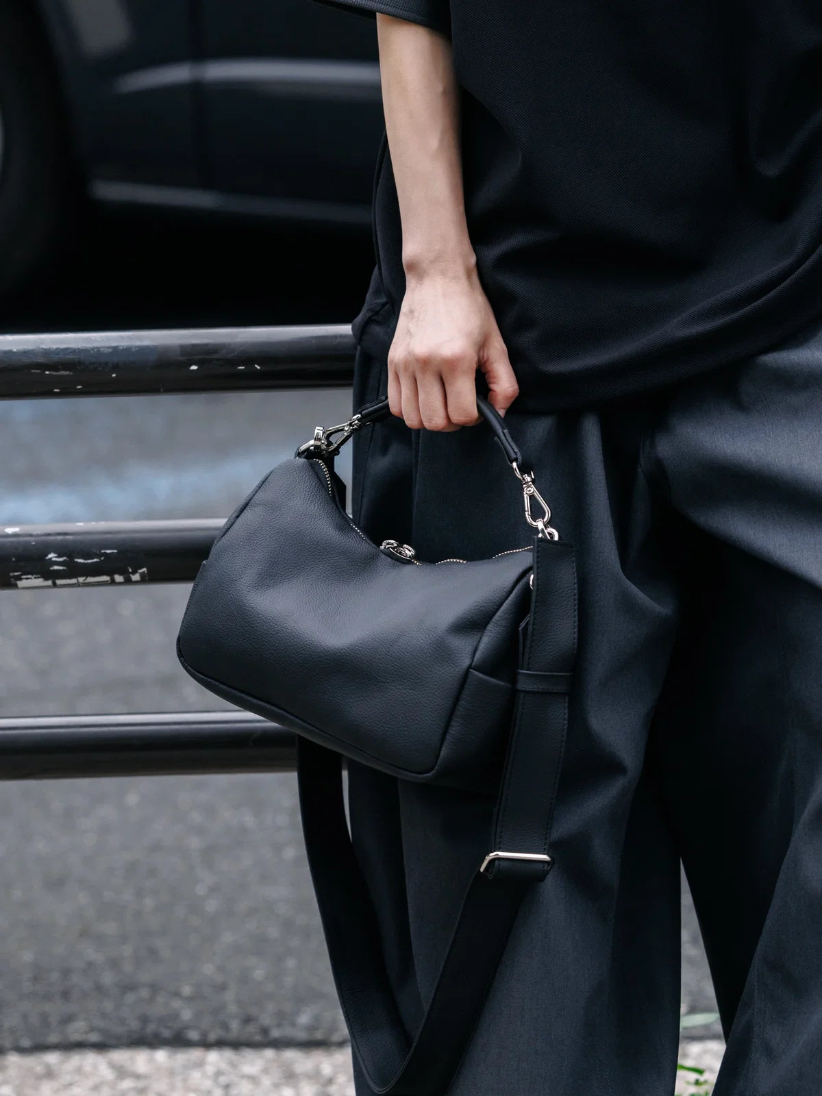 CLESSTE
GRAIN LEATHER DAYOFF BAG MINI