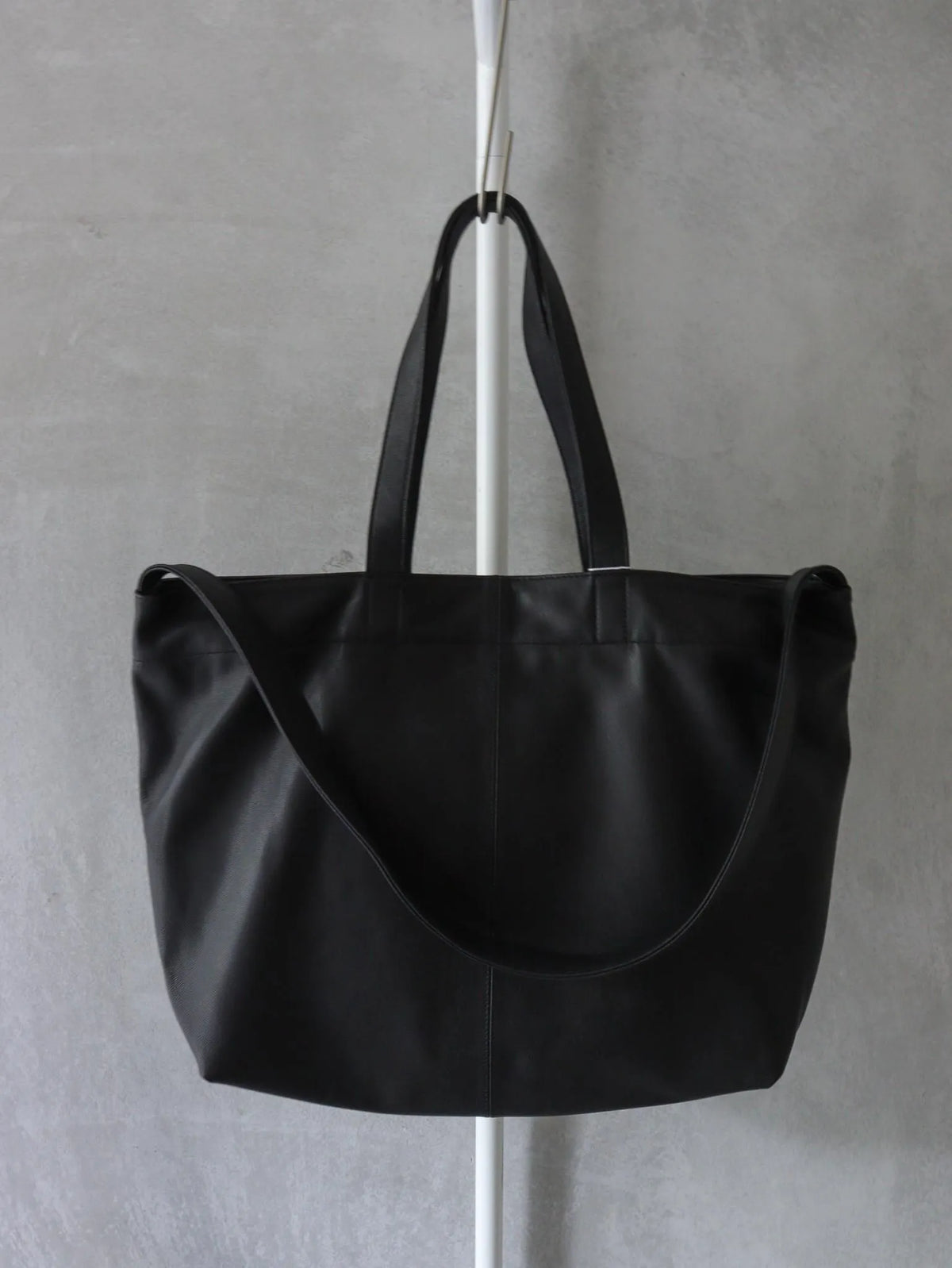 UNIVERSAL PRODUCTS. ”LEATHER TOTE BAG“