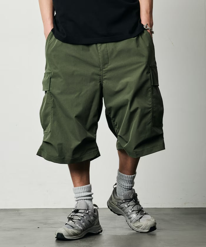 FREAK'S STORE
Quick Dry Fabric Wide-fit Poly Rip-cloth Short Cargo Pants