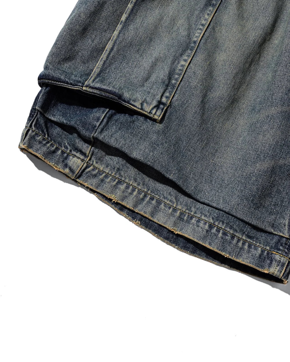 CLESSTE
VINTAGE DYED SELVEDGE DENIM CITY MEGA POCKET BALLOON CARGO HALF PANTS