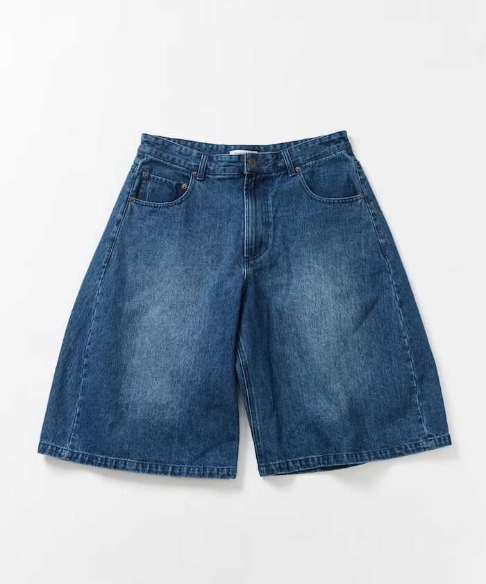 FREAK'S STORE
Wide silhouette, one-wash, curved denim cropped Pants