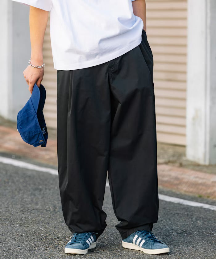 FREAK'S STORE
Easy Care Fabric Wide Silhouette Double Tuck Slacks