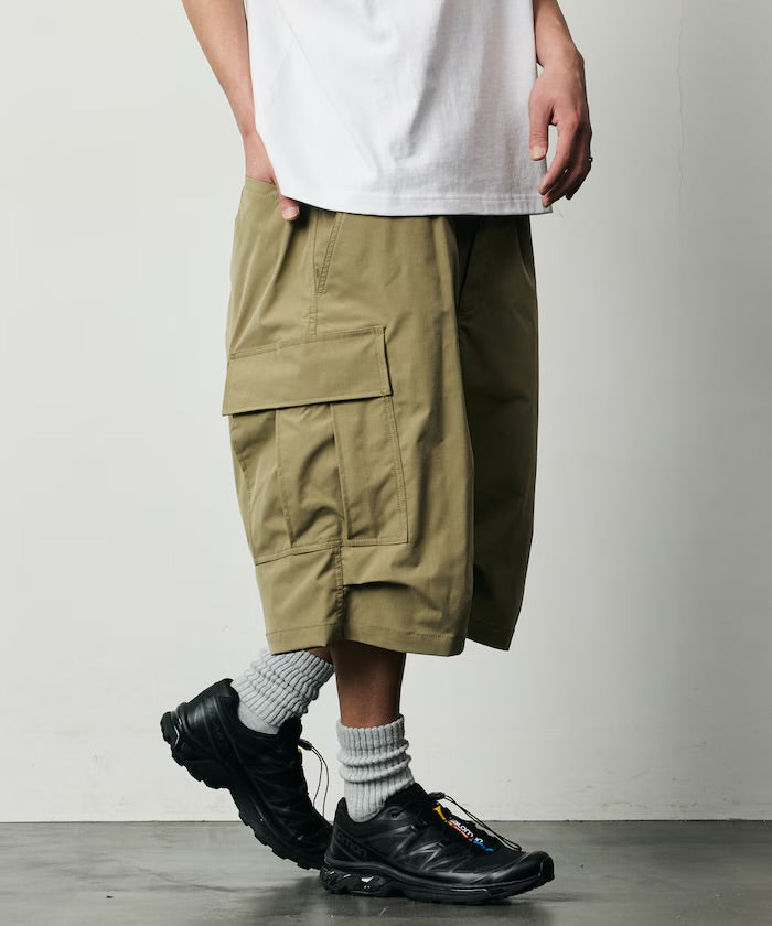 FREAK'S STORE
Quick Dry Fabric Wide-fit Poly Rip-cloth Short Cargo Pants