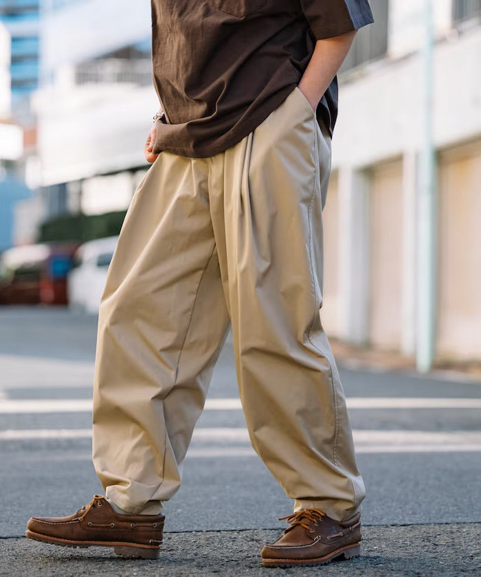FREAK'S STORE
Easy Care Fabric Wide Silhouette Double Tuck Slacks