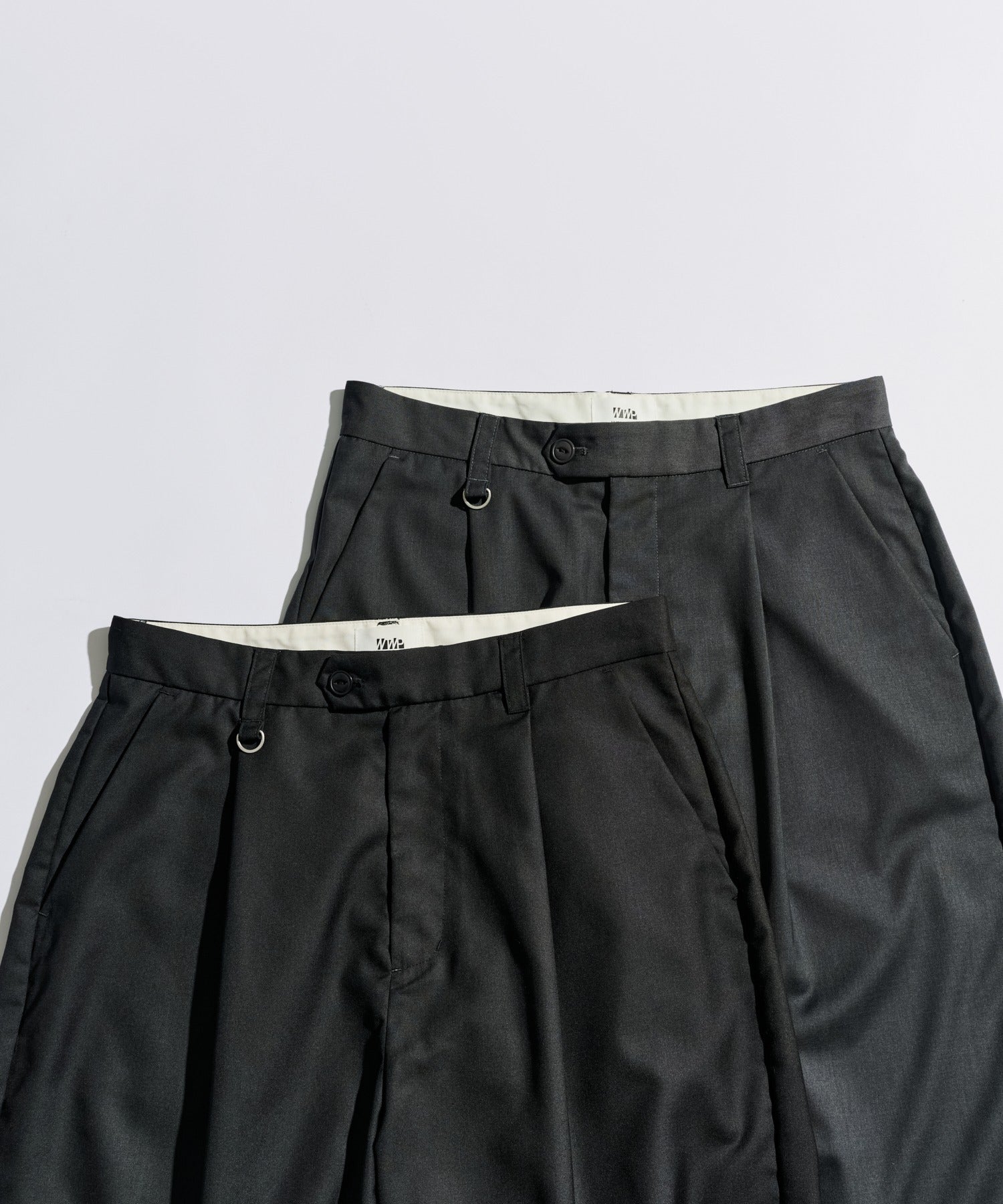 WETTEMPT
FUNCTIONAL 1 TUCK HALF SLACKS