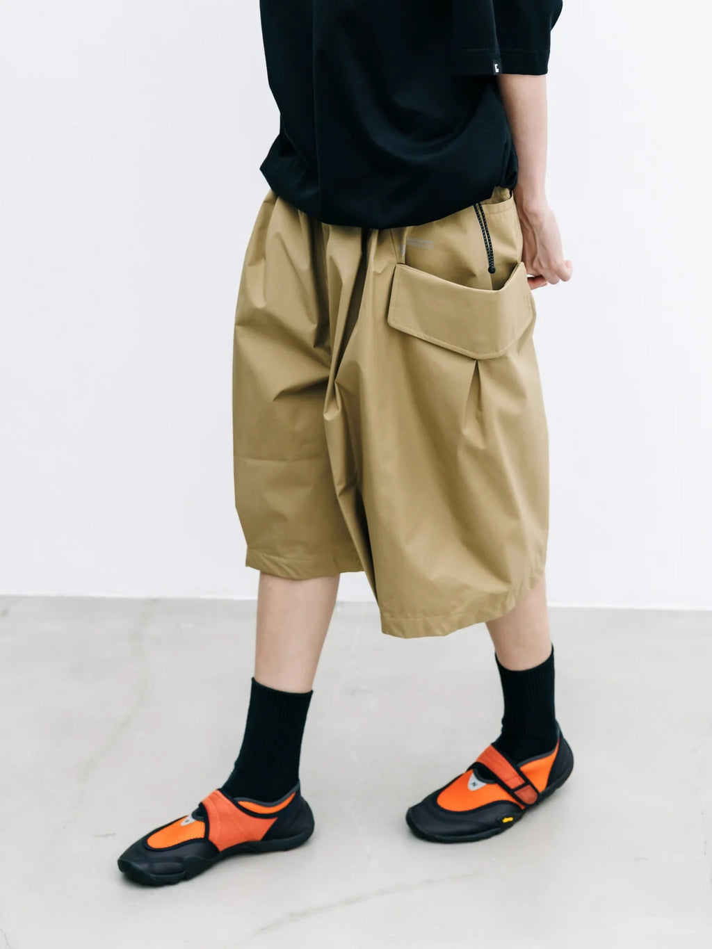 CLESSTE
+PHENIX WINDSTOPPER® BY GORE-TEX LABS CITY FLAP WIDE BALLOON HALF PANTS