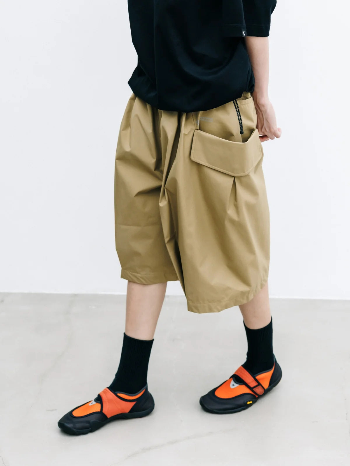 CLESSTE
+PHENIX WINDSTOPPER® BY GORE-TEX LABS CITY FLAP WIDE BALLOON HALF PANTS