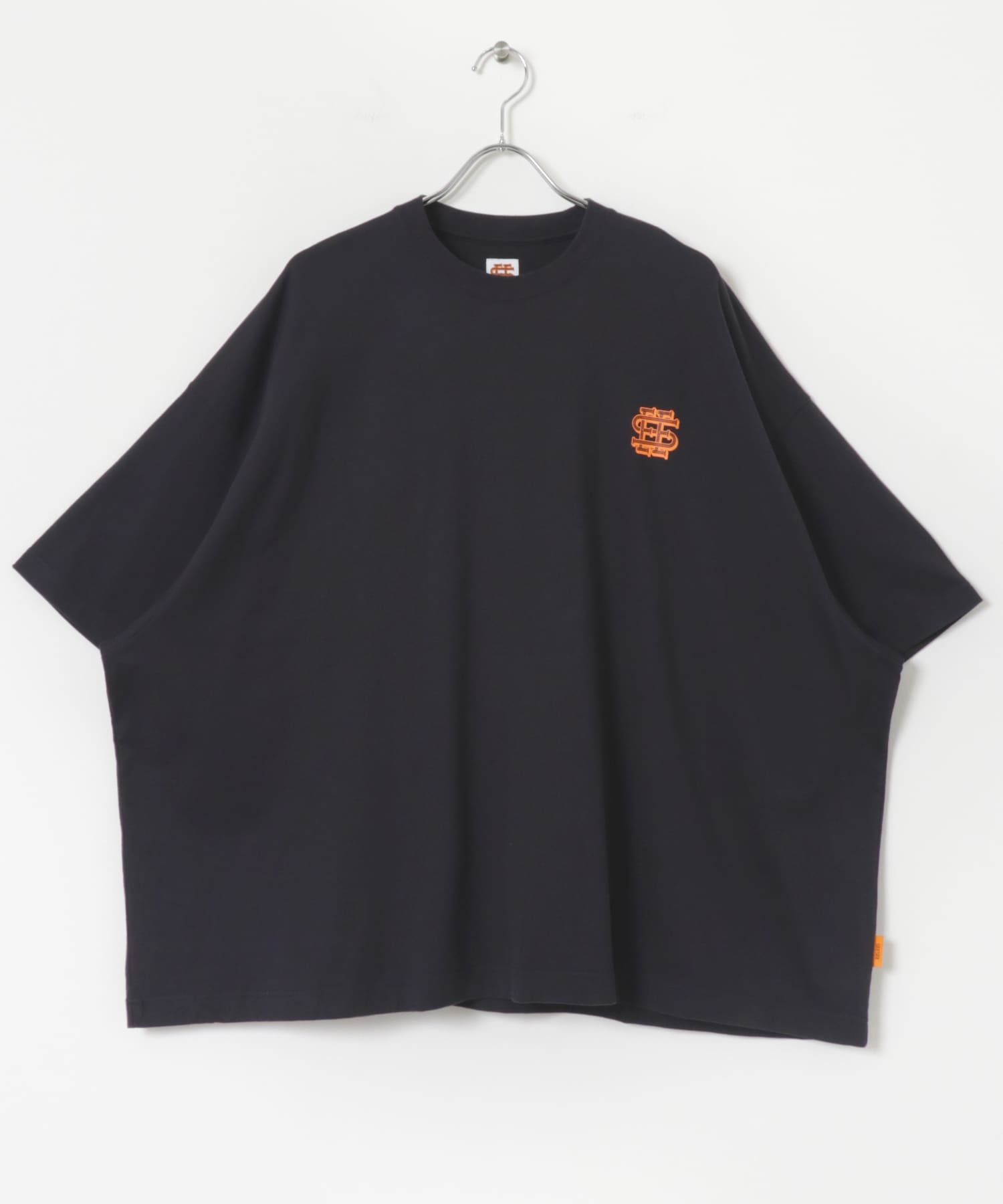 トップス SEE SEE SUPER BIG FLAT ORIGINAL LOGO TEE 1-2】SEE SEE SUPER BIG FLAT TEE MELT LOGO【BLACK】 – STUDY