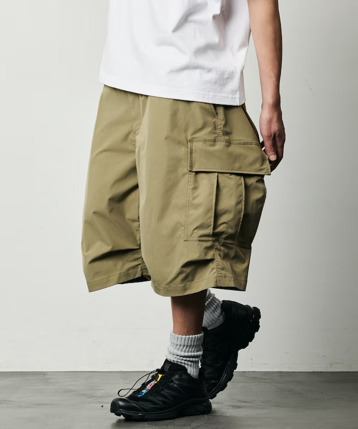 FREAK'S STORE
Quick Dry Fabric Wide-fit Poly Rip-cloth Short Cargo Pants