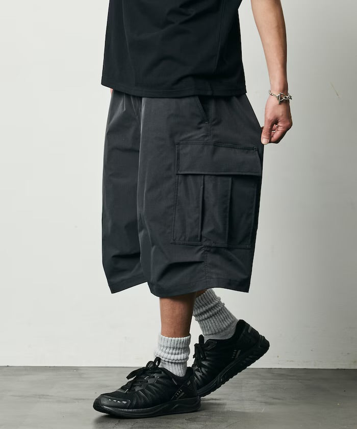 FREAK'S STORE
Quick Dry Fabric Wide-fit Poly Rip-cloth Short Cargo Pants