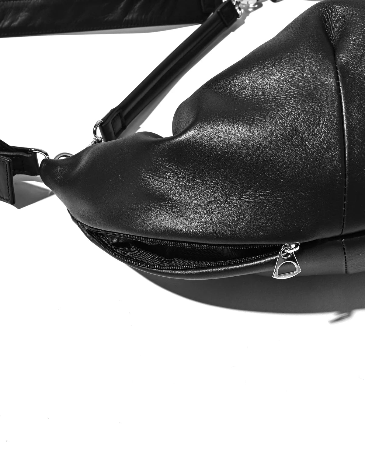 CLESSTE
【10.21 WED 20:00- IN STOCK】 LEATHER 2WAY SYSTEM BAG