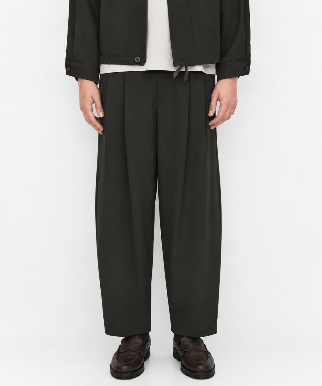 United Tokyo 超撥水 SUPER 120‘s WOOL GABARDINE 2Pleated barrel-leg pants