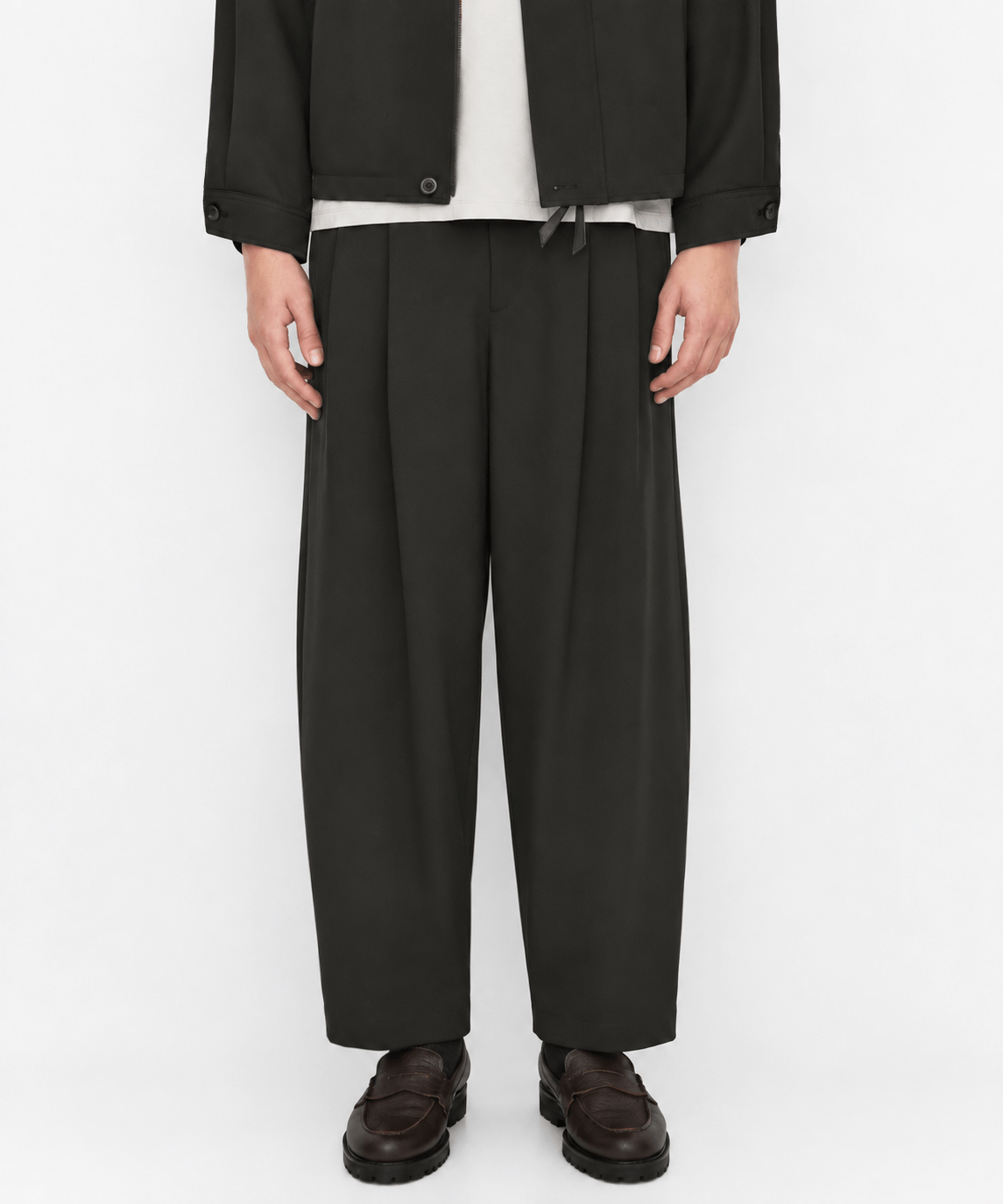 United Tokyo 超撥水 SUPER 120‘s WOOL GABARDINE 2Pleated barrel-leg pants