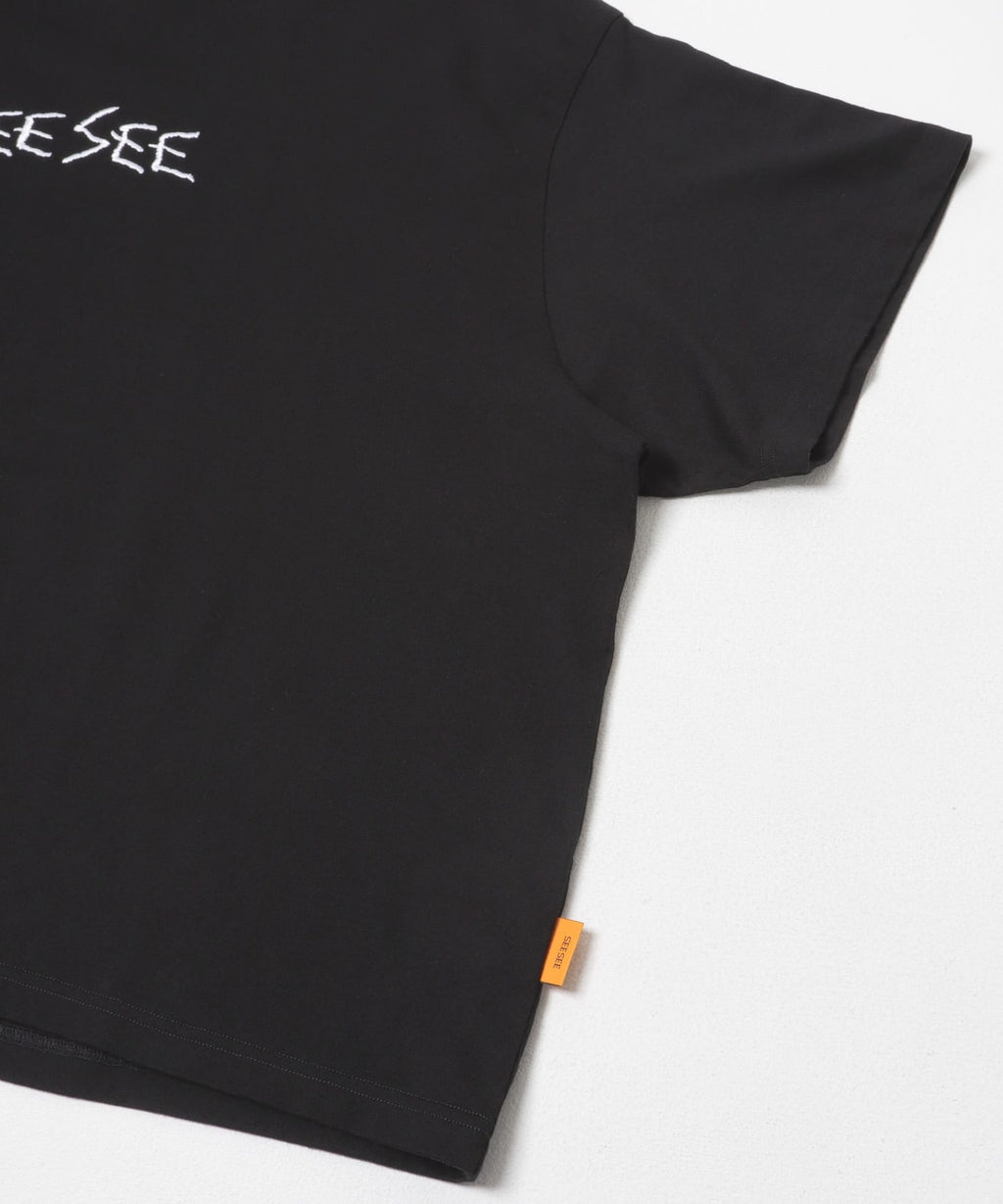 SEE SEE　SUPER BIG CALLIGRAPHY TEE