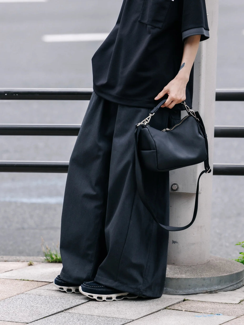 CLESSTE
GRAIN LEATHER DAYOFF BAG MINI