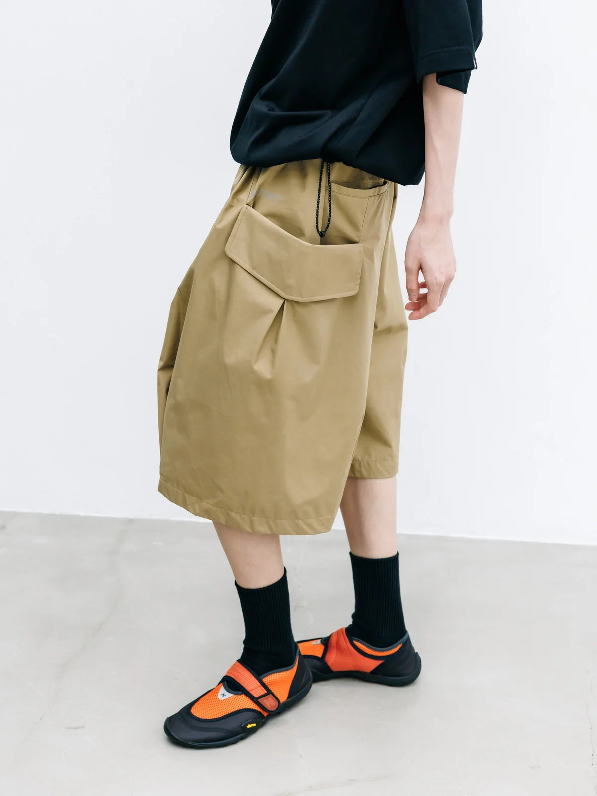 CLESSTE
+PHENIX WINDSTOPPER® BY GORE-TEX LABS CITY FLAP WIDE BALLOON HALF PANTS