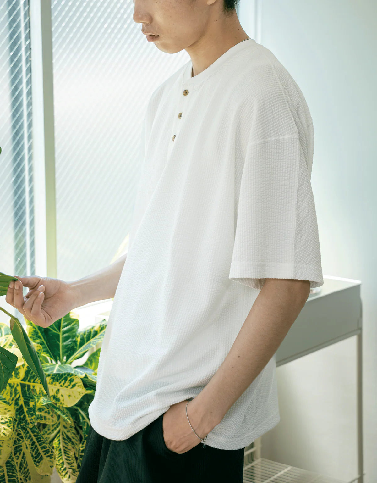 BONBON BLUETOWNTOKYO Sheer Soccer Henley Neck T