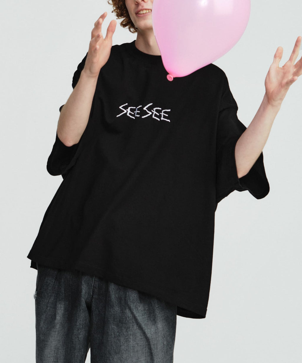 SEE SEE　SUPER BIG CALLIGRAPHY TEE
