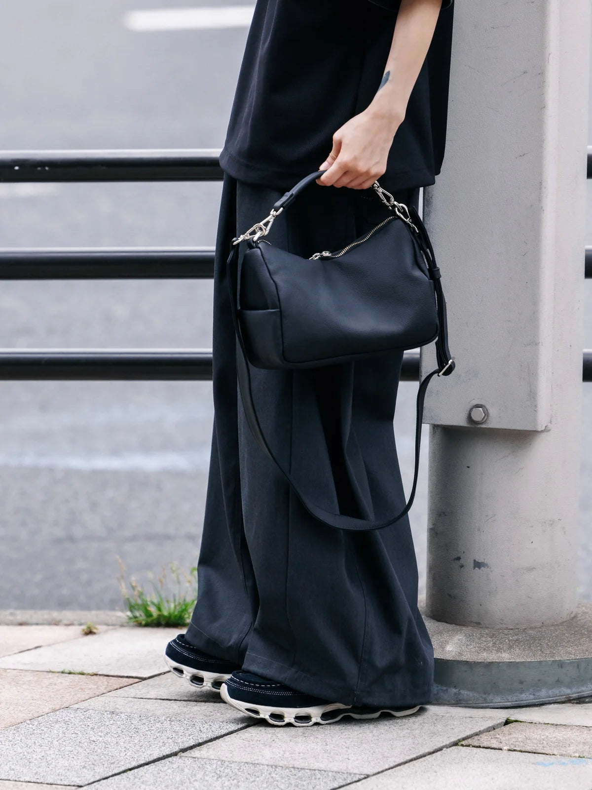 CLESSTE
GRAIN LEATHER DAYOFF BAG MINI