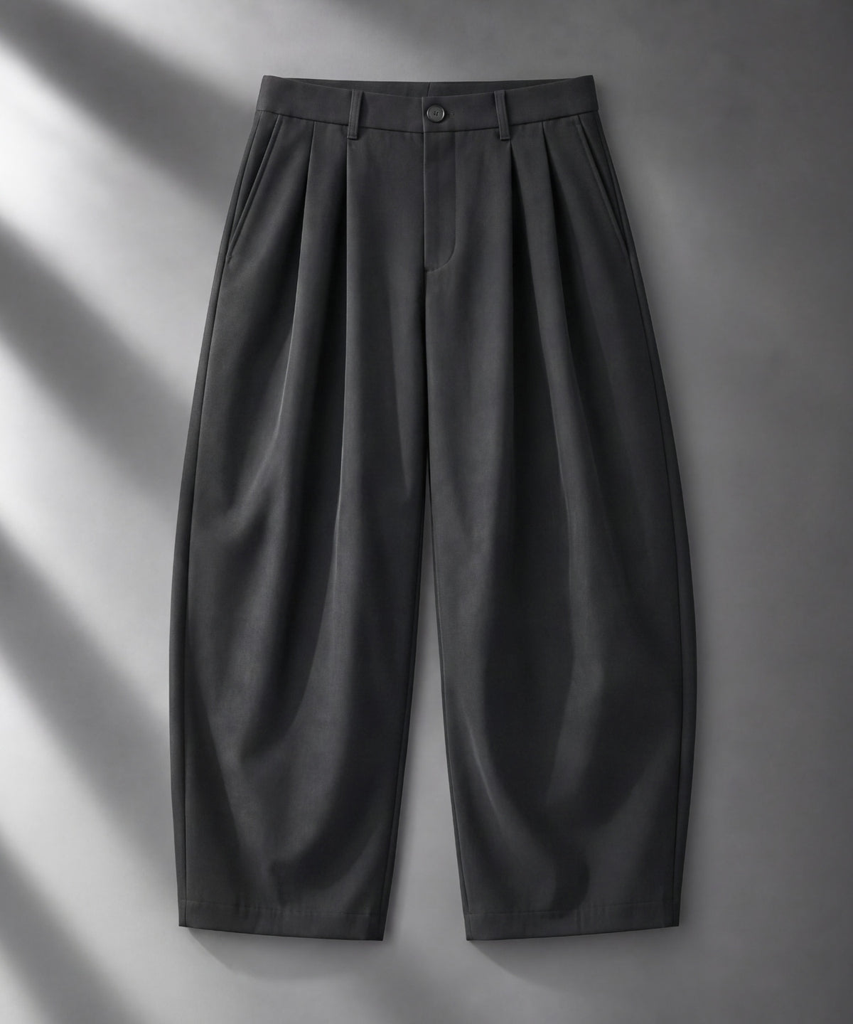 United Tokyo 超撥水 SUPER 120‘s WOOL GABARDINE 2Pleated barrel-leg pants