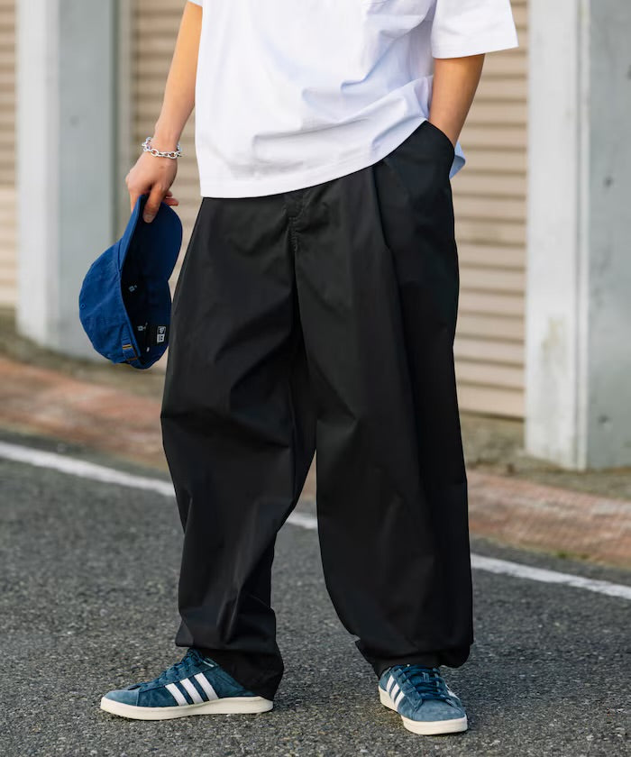 FREAK'S STORE
Easy Care Fabric Wide Silhouette Double Tuck Slacks