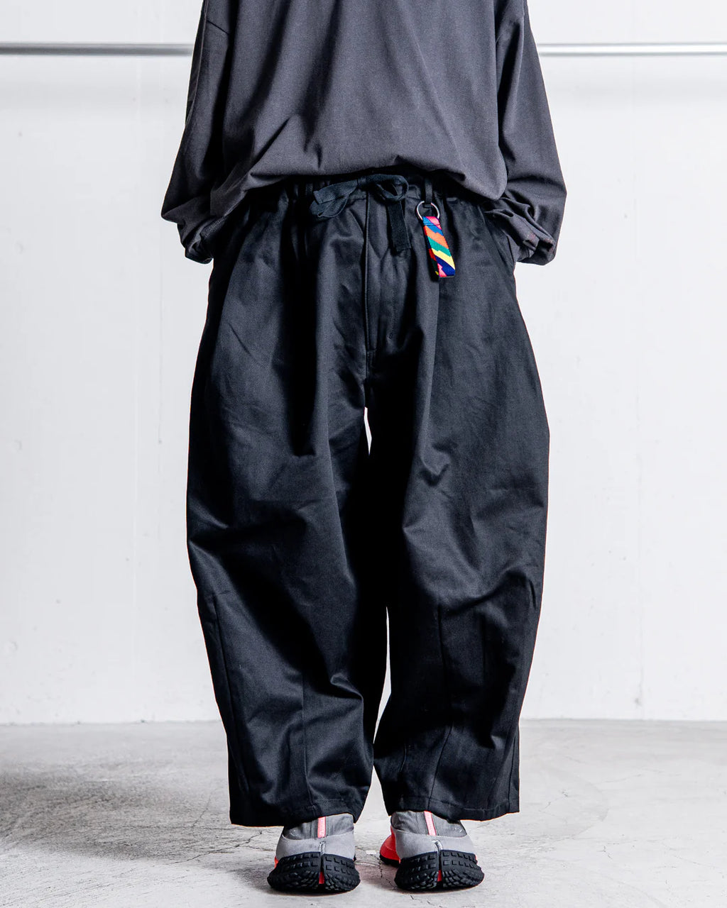新款預訂 IS-NESSBALLOON EZ PANTS