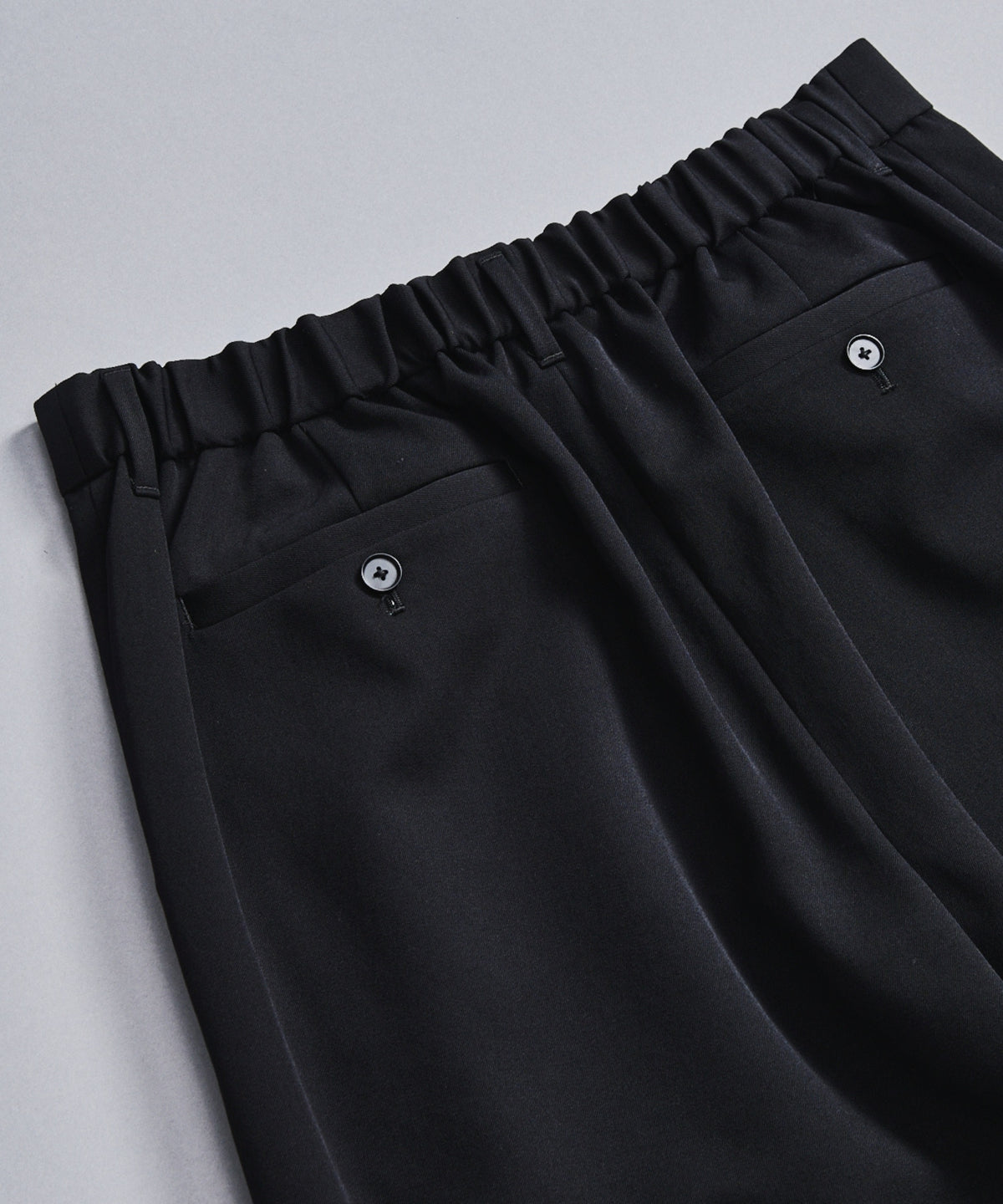 United Tokyo 超撥水 SUPER 120‘s WOOL GABARDINE 2Pleated barrel-leg pants