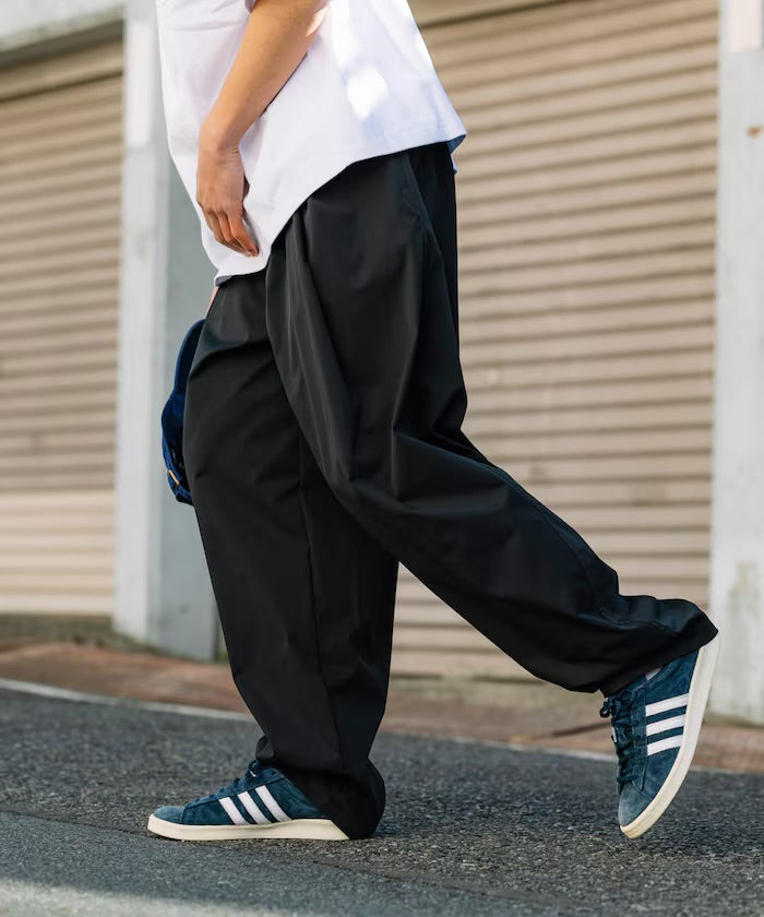 FREAK'S STORE
Easy Care Fabric Wide Silhouette Double Tuck Slacks