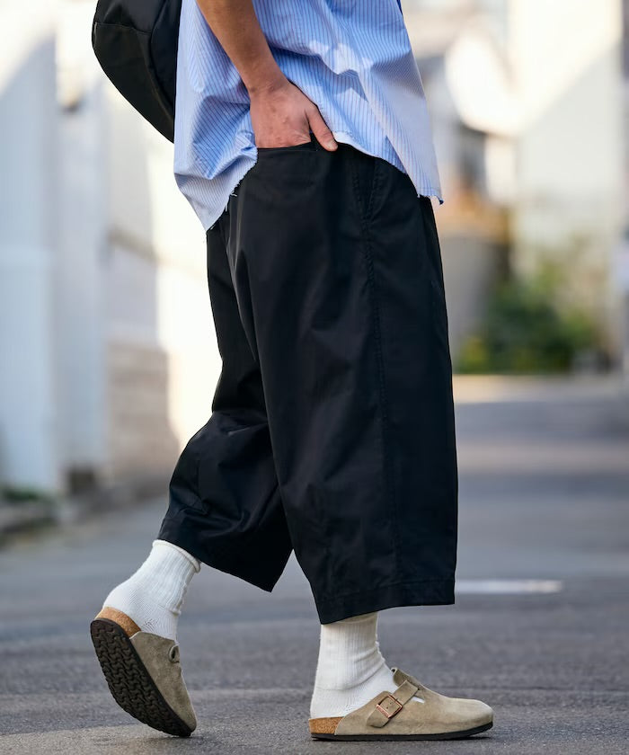 FREAK'S STORE
Easy Care Fabric Wide-leg Two-pleat Three-quarter Length Barrel Shorts