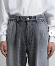 將圖片載入圖庫檢視器 Graphpaper
Selvage Denim Two Tuck Pants -LIGHT FADE-
