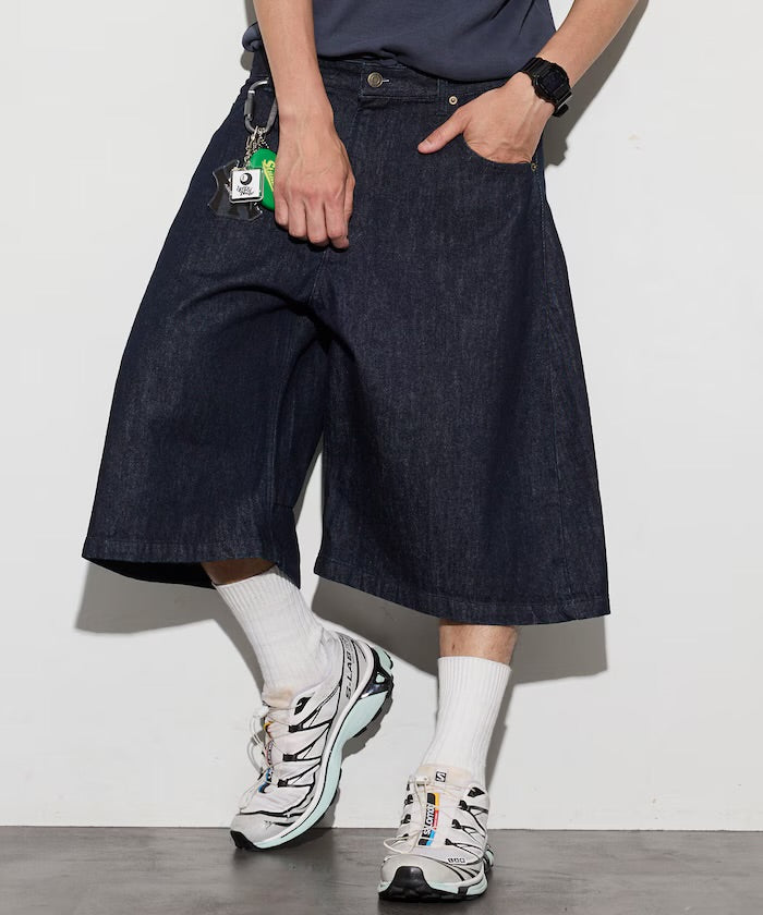 FREAK'S STORE
Wide silhouette, one-wash, curved denim cropped Pants