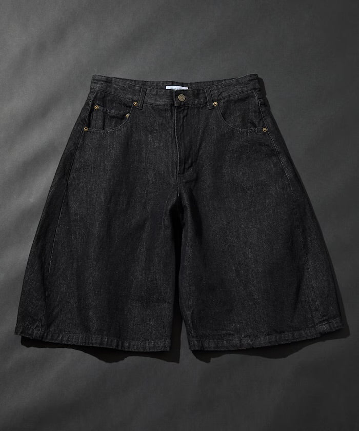 FREAK'S STORE
Wide silhouette, one-wash, curved denim cropped Pants