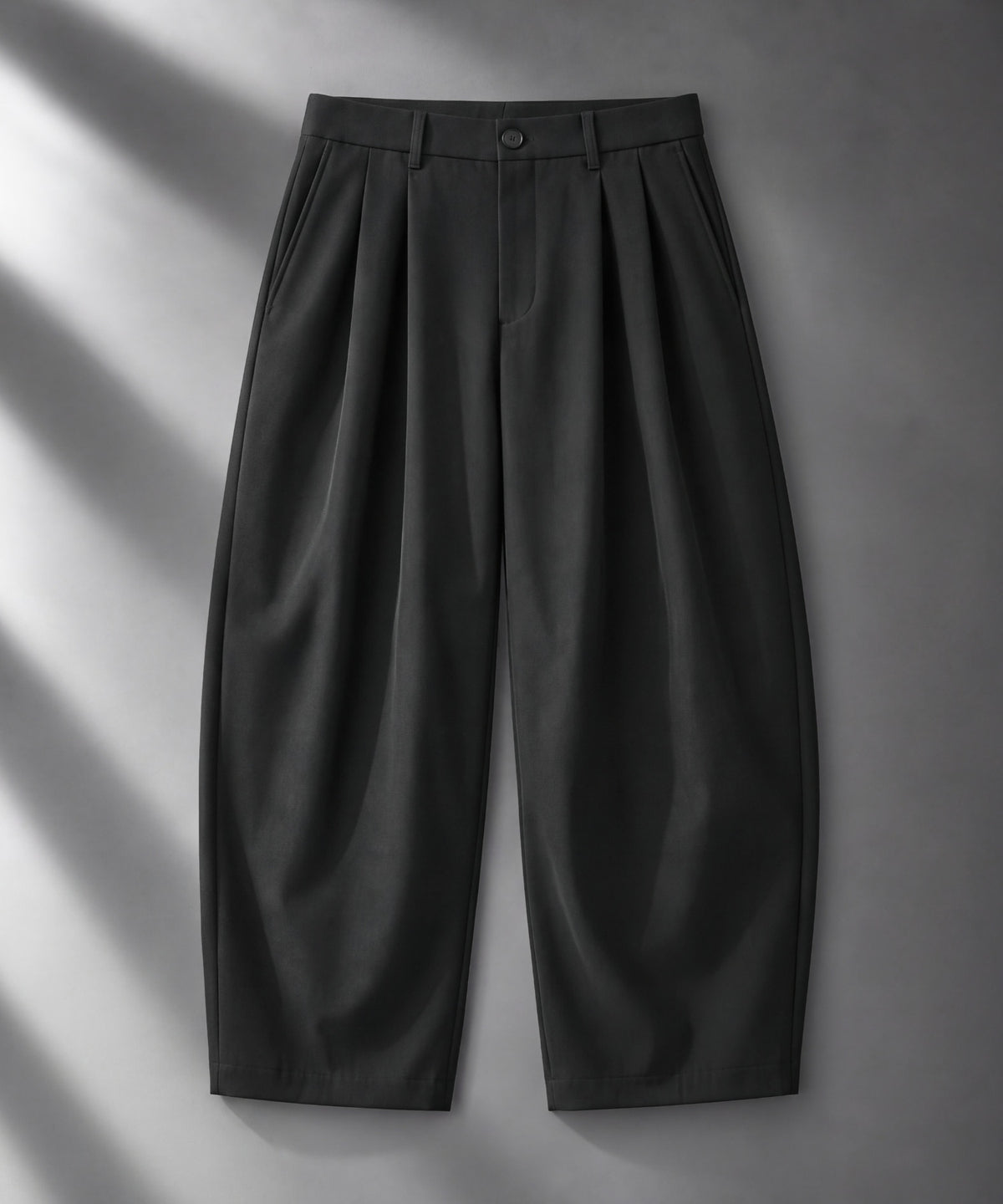 United Tokyo 超撥水 SUPER 120‘s WOOL GABARDINE 2Pleated barrel-leg pants