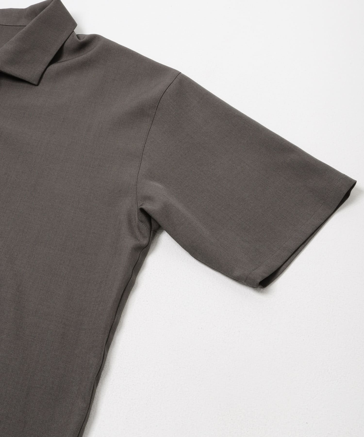 Urban Research SENSE OF PLACE
High Twist Pullover Short Sleeve Shirt