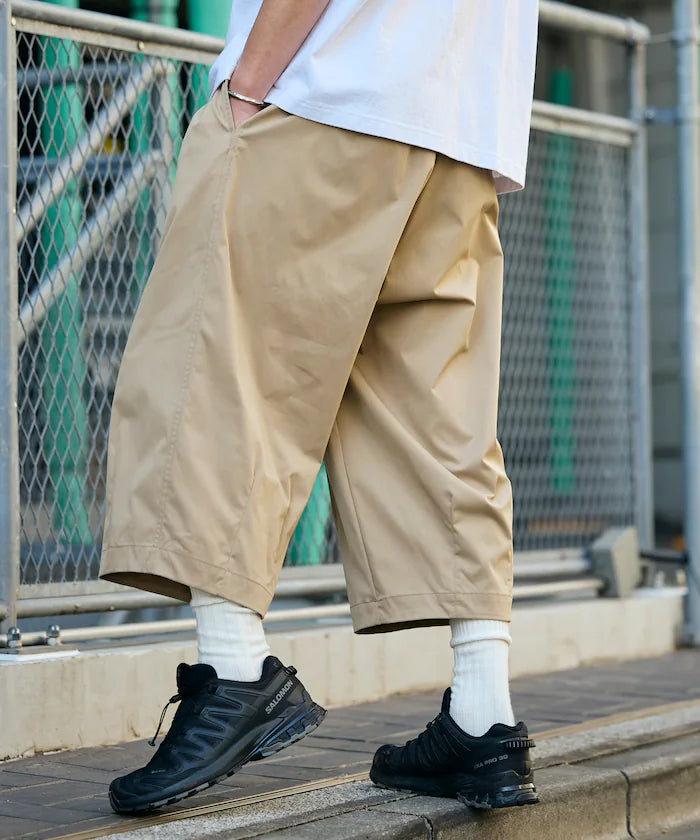 FREAK'S STORE
Easy Care Fabric Wide-leg Two-pleat Three-quarter Length Barrel Shorts