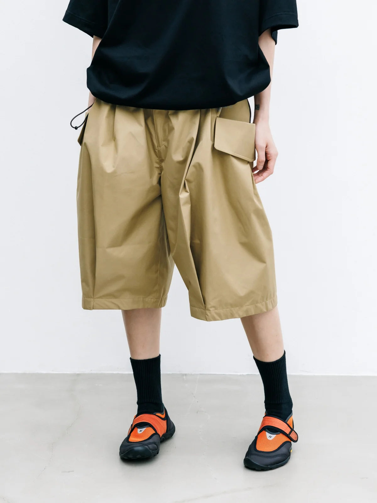 CLESSTE
+PHENIX WINDSTOPPER® BY GORE-TEX LABS CITY FLAP WIDE BALLOON HALF PANTS