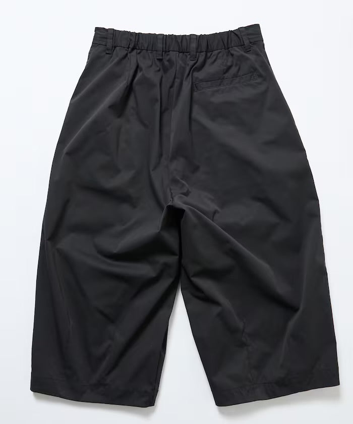 FREAK'S STORE
Easy Care Fabric Wide-leg Two-pleat Three-quarter Length Barrel Shorts