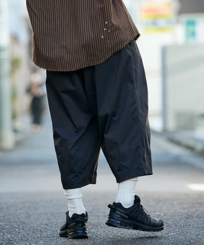 FREAK'S STORE
Easy Care Fabric Wide-leg Two-pleat Three-quarter Length Barrel Shorts