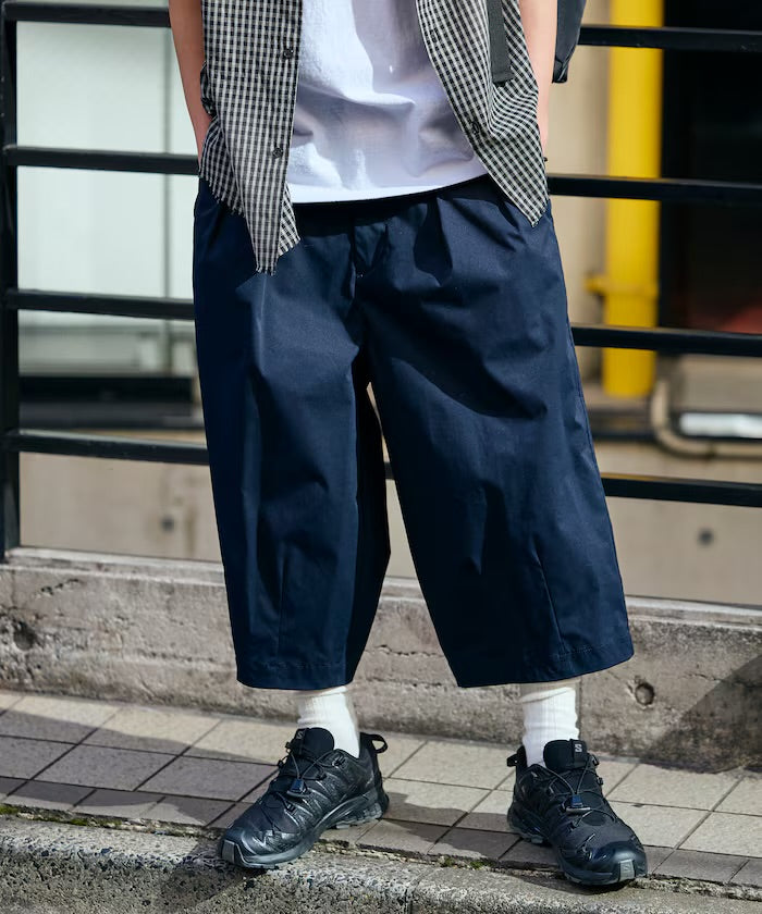 FREAK'S STORE
Easy Care Fabric Wide-leg Two-pleat Three-quarter Length Barrel Shorts