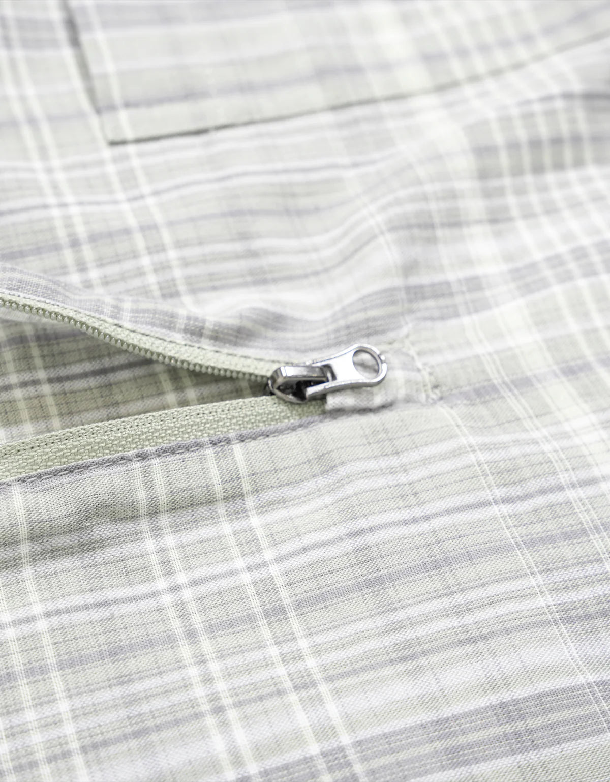BONBON BLUETOWN TOKOY 
Half Zip Check Shirt