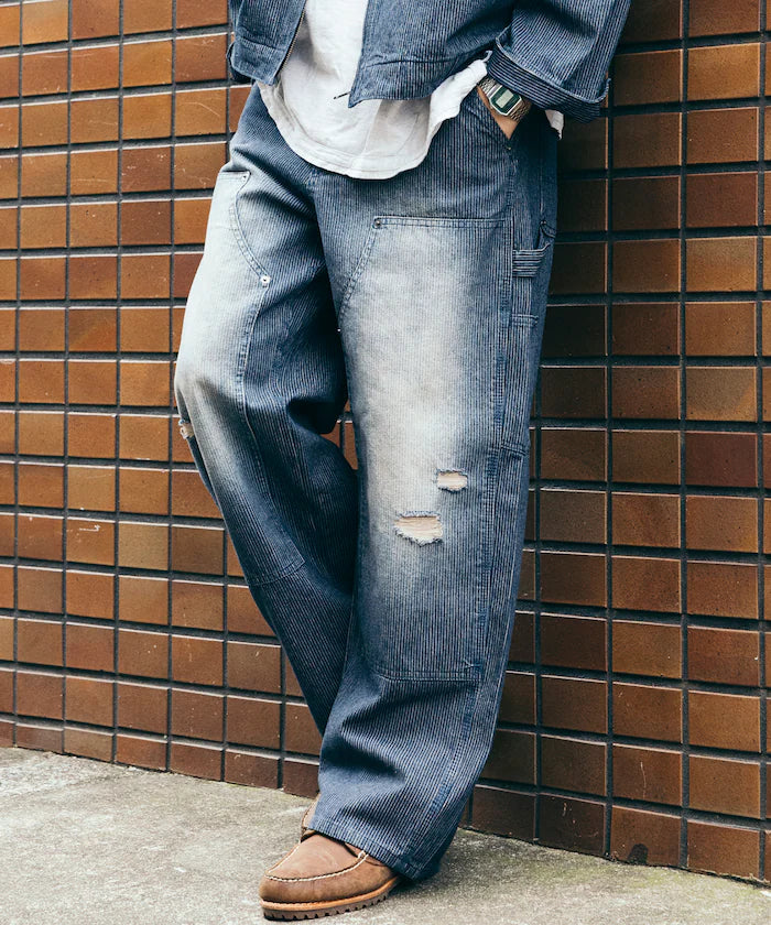 預訂FREAK'S STORE
Wide silhouette distressed double knee hickory Denim pants