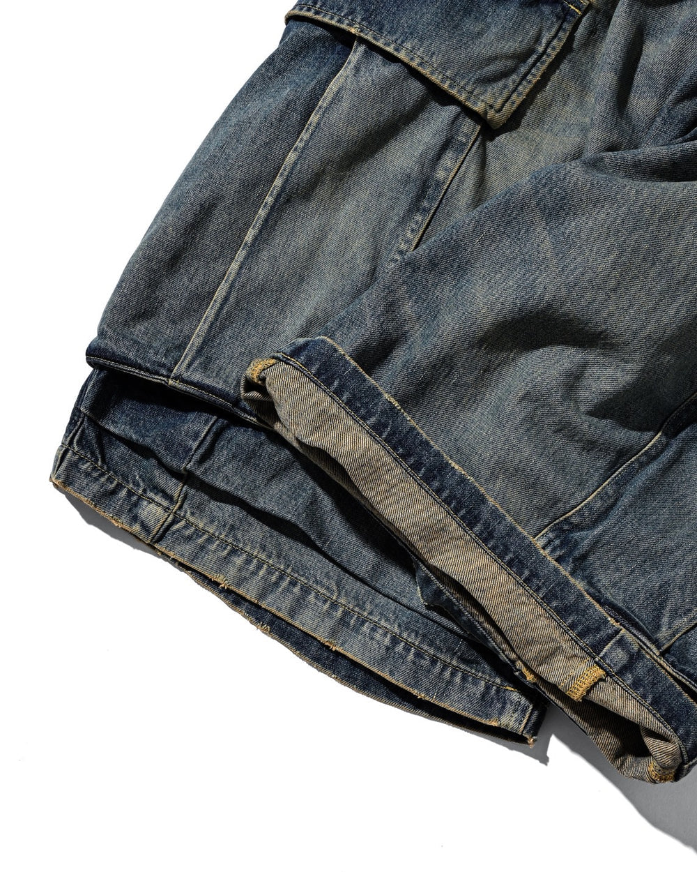 CLESSTE
VINTAGE DYED SELVEDGE DENIM CITY MEGA POCKET BALLOON CARGO HALF PANTS
