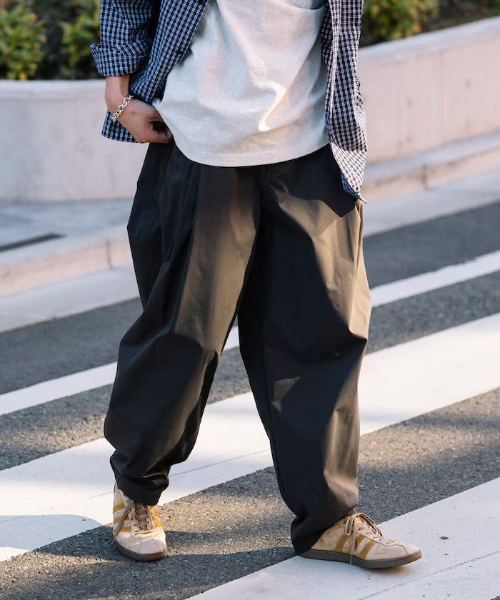 FREAK'S STORE
Easy Care Fabric Wide Silhouette Double Tuck Slacks