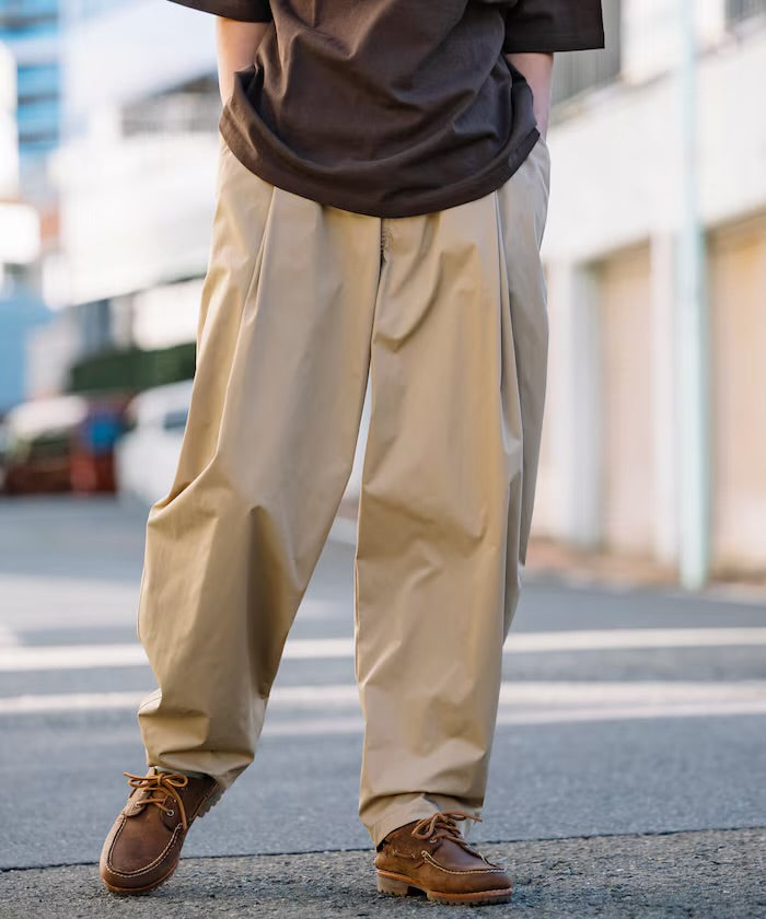 FREAK'S STORE
Easy Care Fabric Wide Silhouette Double Tuck Slacks